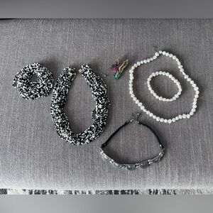 Mixed jewelry lot